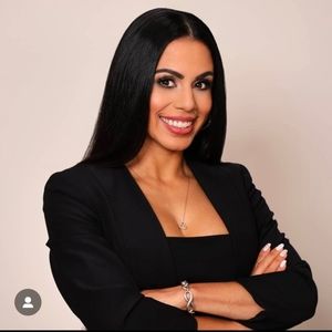 Meet your Posher, Aminta mercedes